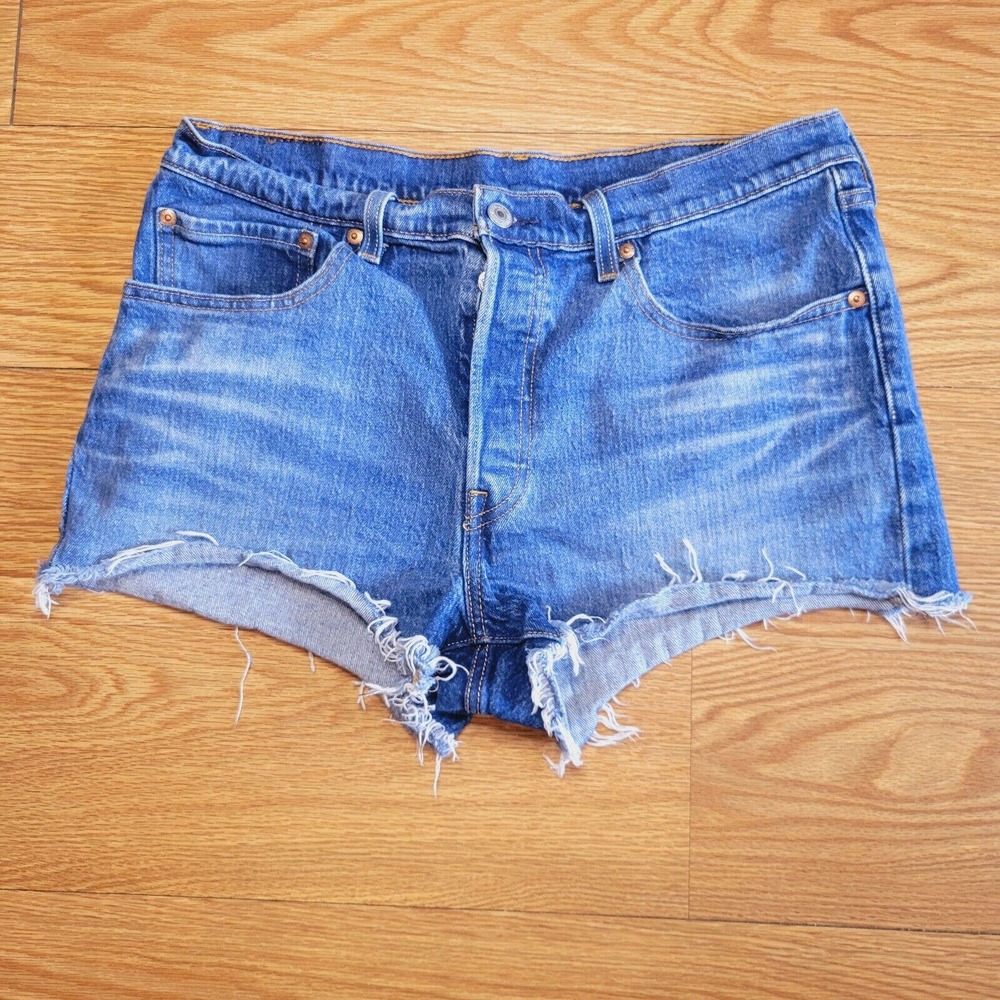 Levi's Women's 501 Button Fly Cut Off Jean Denim Shorts Size 31 Medium Blue Wash